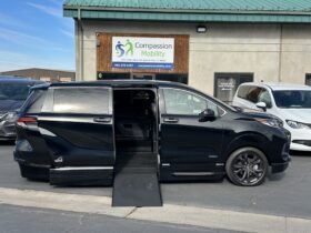 2021 Toyota Sienna Hybrid XSE | VMI Northstar Power Infloor  Wheelchair Accessible Conversion
