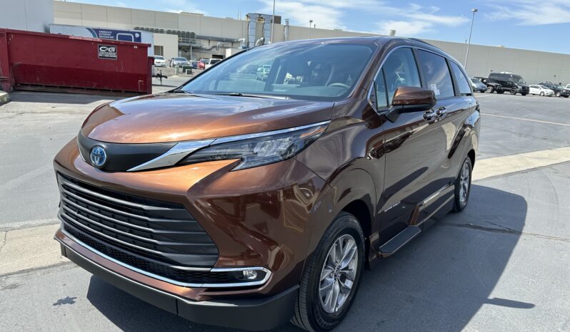 2024 Toyota Sienna Hybrid XLE Plus AWD | The New Vantage Mobility Northstar Wheelchair Accessible Conversion full