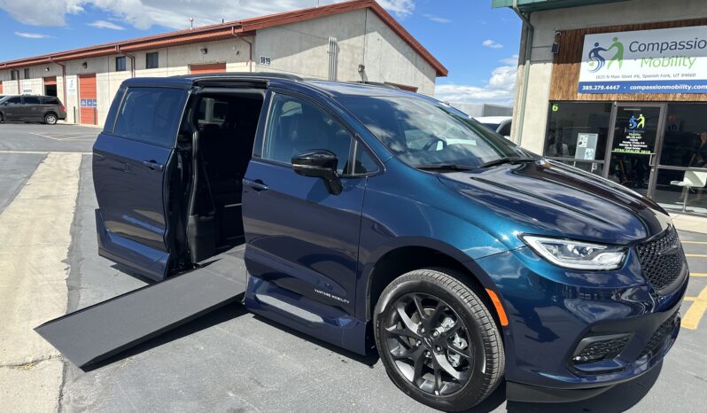 2024 Chrysler Pacifica Touring L DVD S Package | Vantage Mobility Northstar Wheelchair Accessible Conversion full