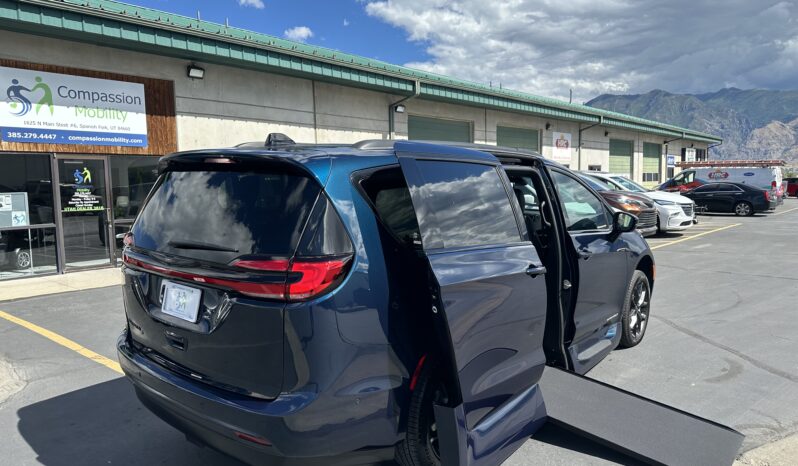 2024 Chrysler Pacifica Touring L DVD S Package | Vantage Mobility Northstar Wheelchair Accessible Conversion full