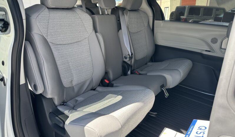 2024 Toyota Sienna LE | VMI Manual Rear Entry ADA TAXI Short Cut Wheelchair Conversion full