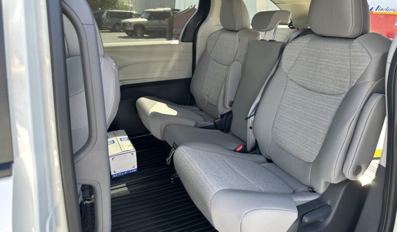 2024 Toyota Sienna LE | VMI Manual Rear Entry ADA TAXI Short Cut Wheelchair Conversion full