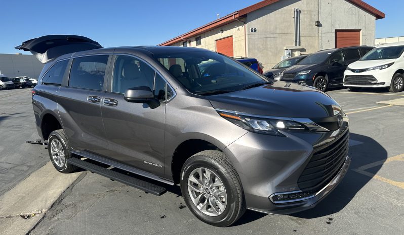 2024 Toyota Sienna XLE Leather Sunroof | VMI Manual Rear Entry ADA Wheelchair Conversion full