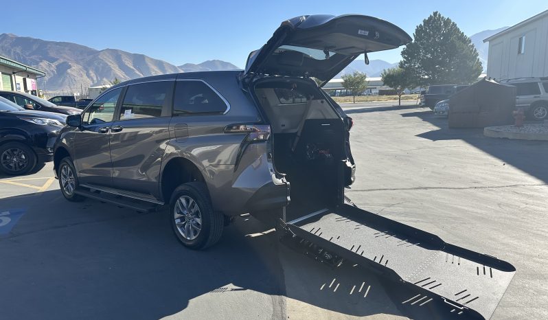 2024 Toyota Sienna XLE Leather Sunroof | VMI Manual Rear Entry ADA Wheelchair Conversion full