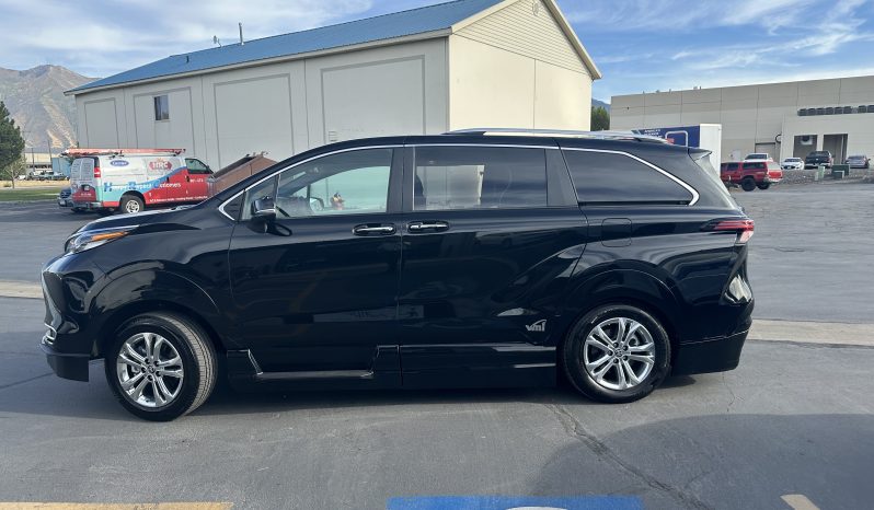 2022 Toyota Sienna Hybrid Platinum AWD | VMI Northstar Wheelchair Accessible Conversion full