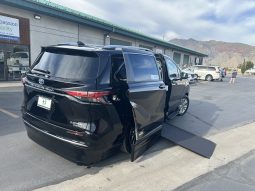 2022 Toyota Sienna Hybrid Platinum AWD | VMI Northstar Wheelchair Accessible Conversion full