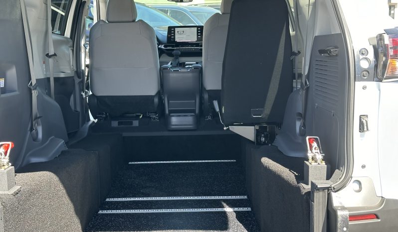 2024 Toyota Sienna LE | VMI Manual Rear Entry ADA Wheelchair Conversion full