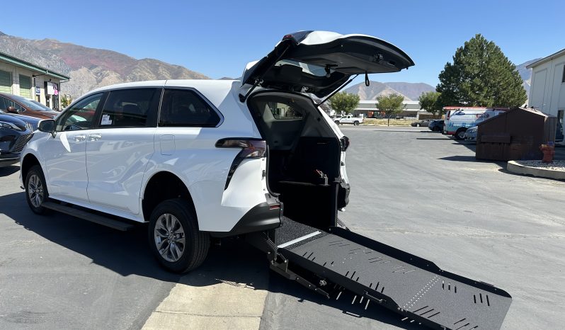 2024 Toyota Sienna LE | VMI Manual Rear Entry ADA Wheelchair Conversion full