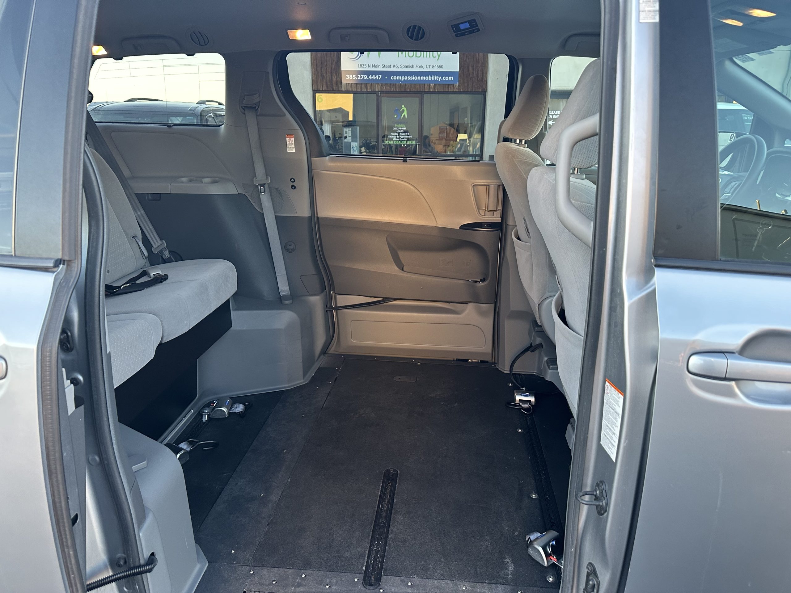 Used 2018 Toyota Sienna LE with VIN 5TDKZ3DC2JS906475 for sale in Spanish Fork, UT